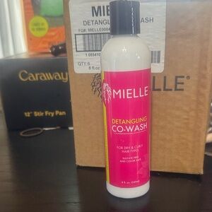 Mielle Pink Detangling Co-Wash for Women